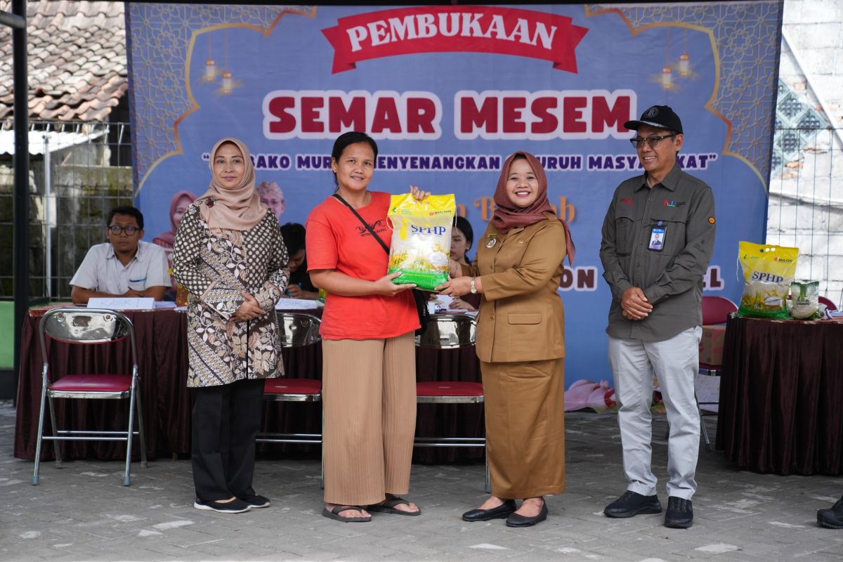 Pemkab Sleman kembali selenggarakan pasar murah "Semar Mesem" jelang lebaran