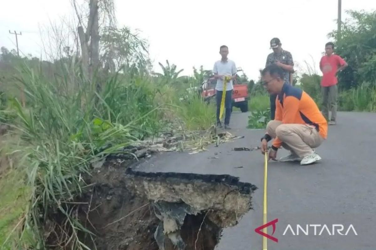 Bupati OKU Selatan minta warga waspada bencana longsor