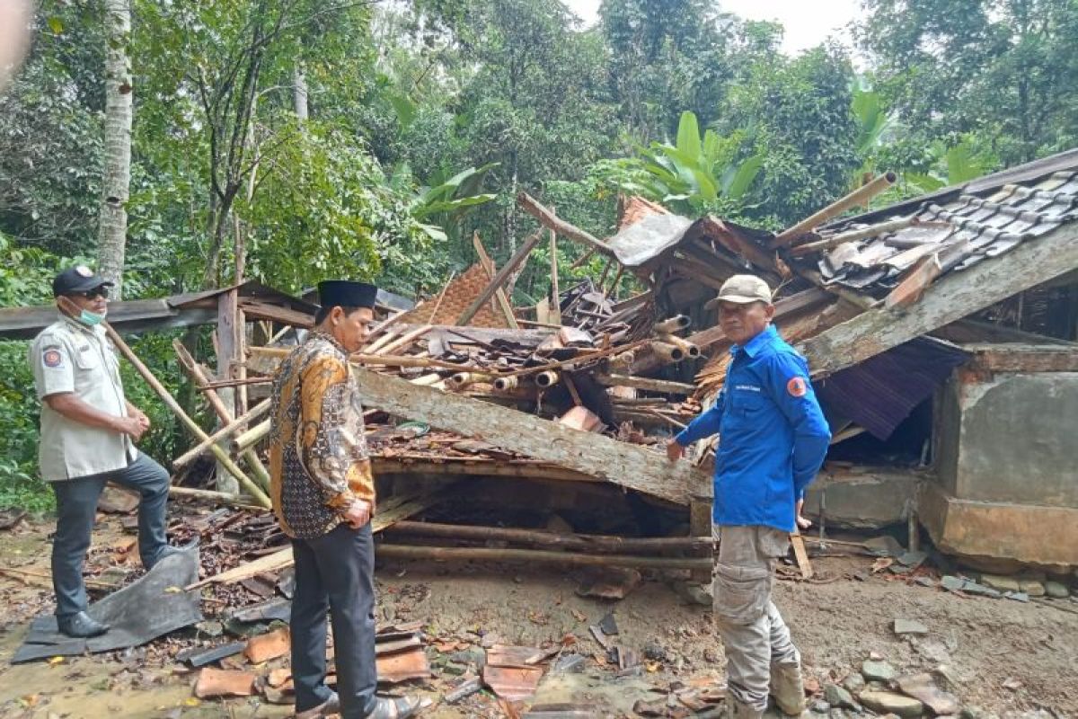 BPBD Lebak catat 441 rumah rusak diterjang longsor dan angin kencang