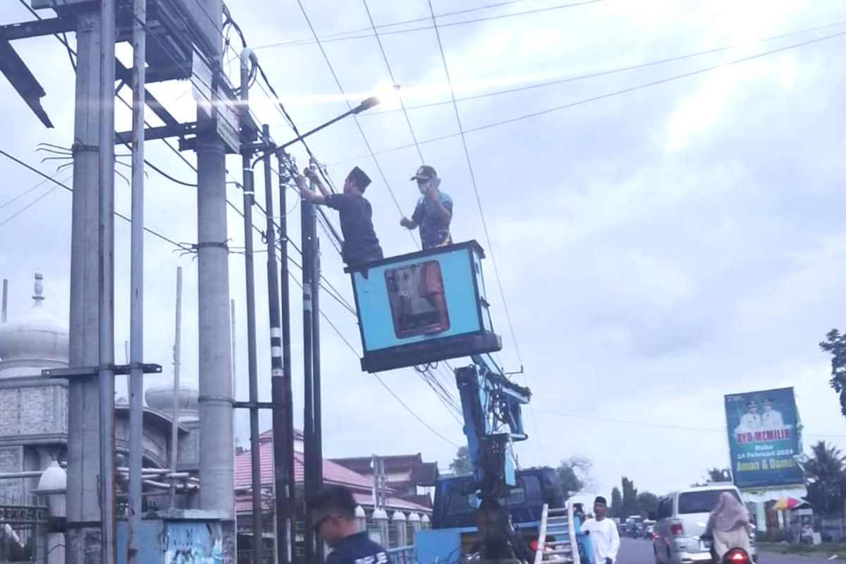 PJU terdampak cuaca ekstrem di Lombok Tengah diperbaiki