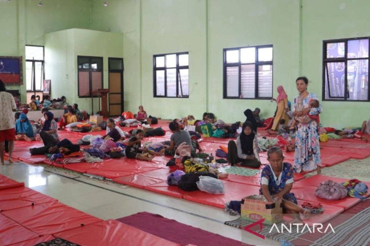 Pengungsi banjir Pekalongan mulai kembali ke rumah