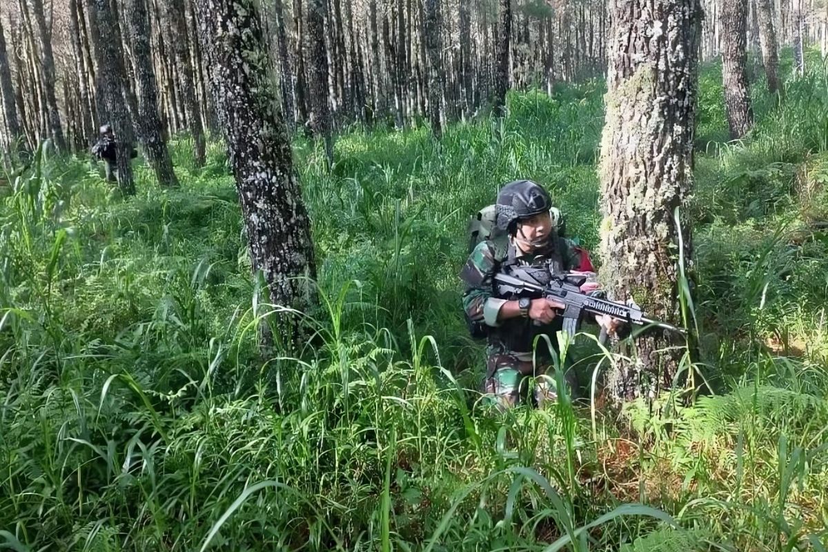 Kopasgat TNI latihan tempur melewati tiga medan pegunungan wilayah Jawa Barat