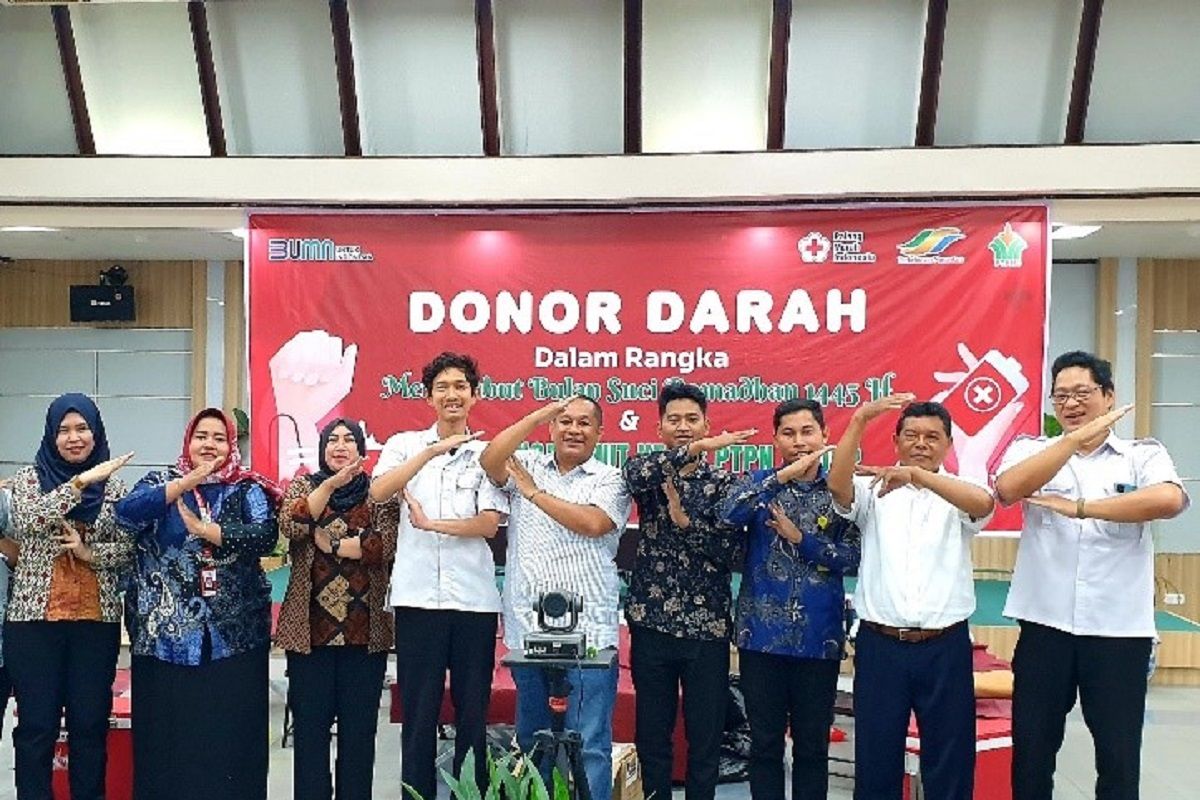 Karyawan PTPN IV Regional V berbagi melalui donor darah