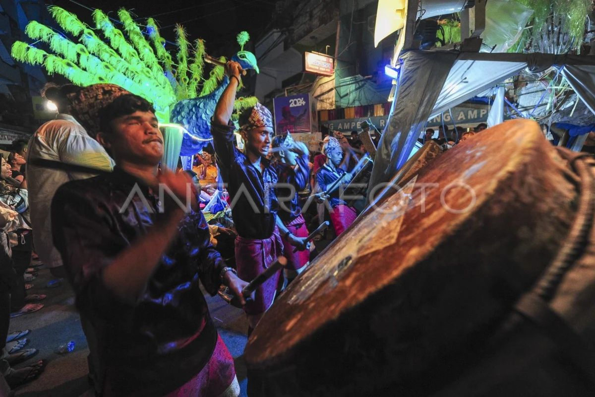 Pembukaan Festival Arakan Sahur di Jambi