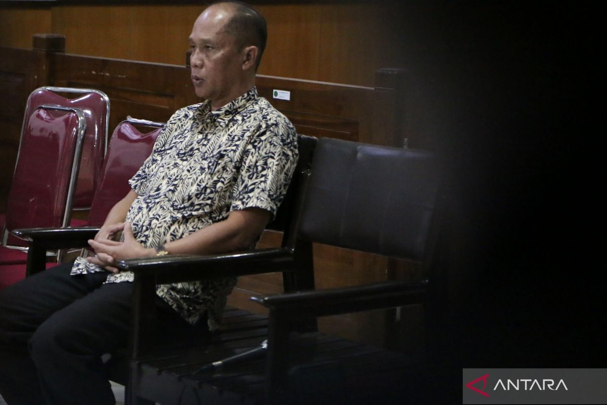 Hakim MA pangkas hukuman mantan Direktur RSUD Praya jadi 7,5 tahun