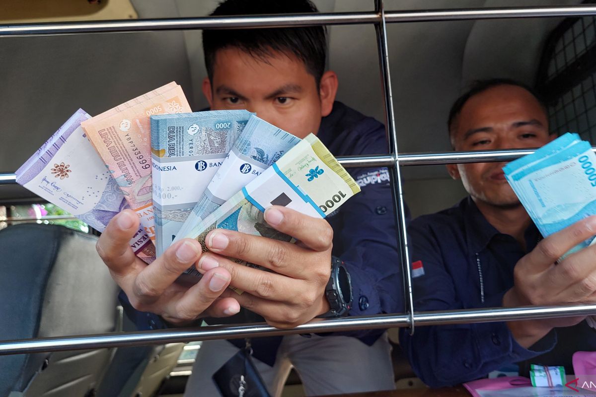 Gubernur Bengkulu: Tukar uang baru di perbankan cegah uang palsu