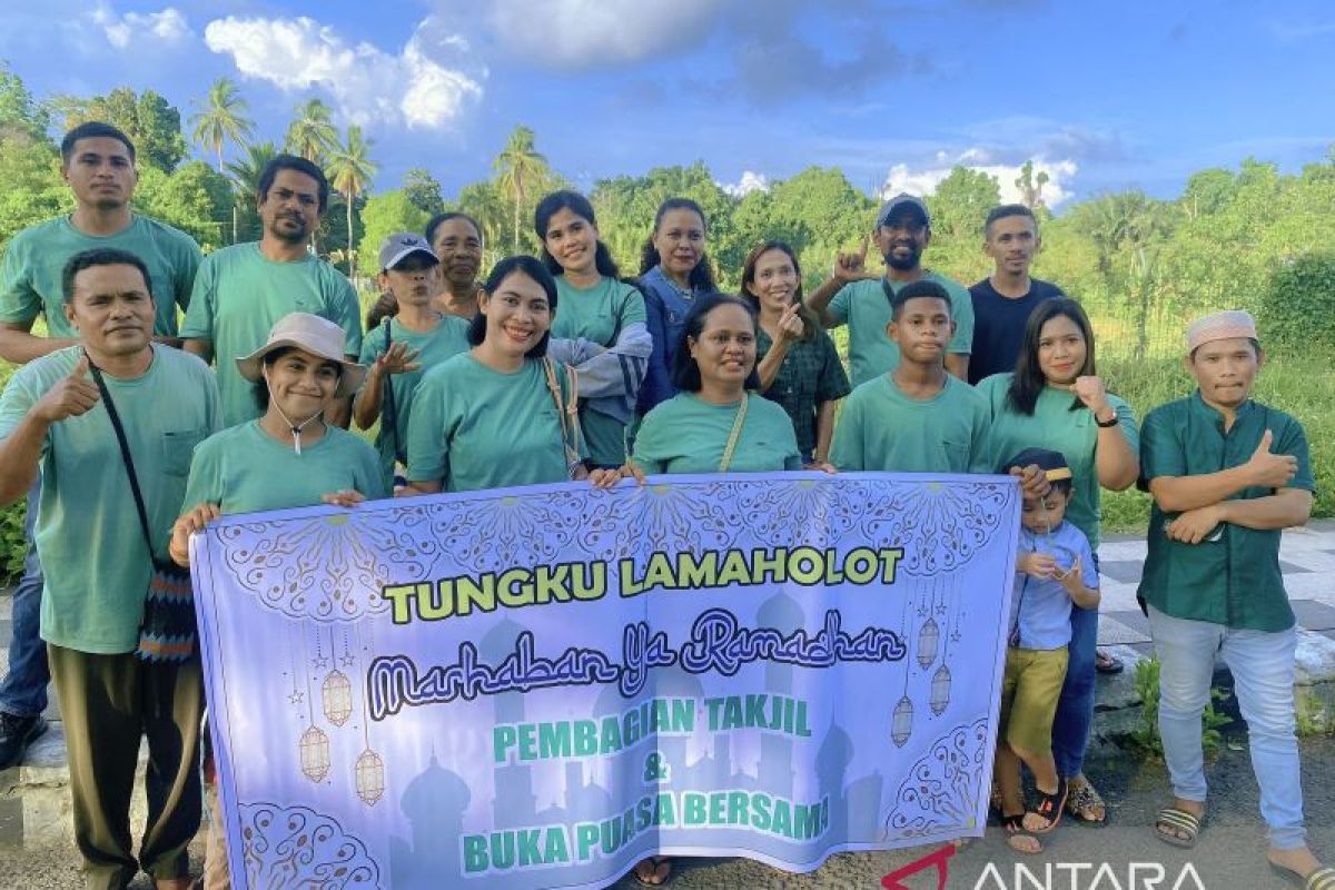 Ikatan Keluarga Lamaholot Sorsel, Papua Barat rawat toleransi dengan bagikan takjil