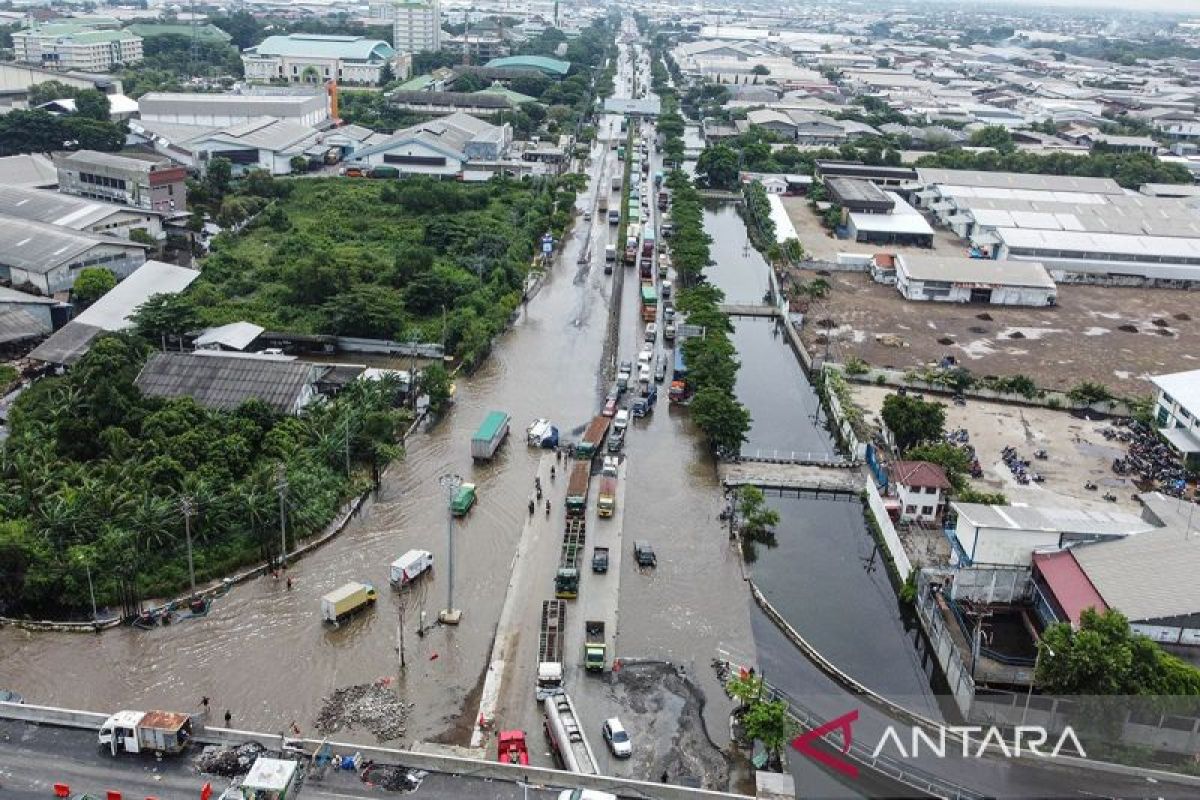 Polri kerahkan pompa air bantu tangani banjir Jateng