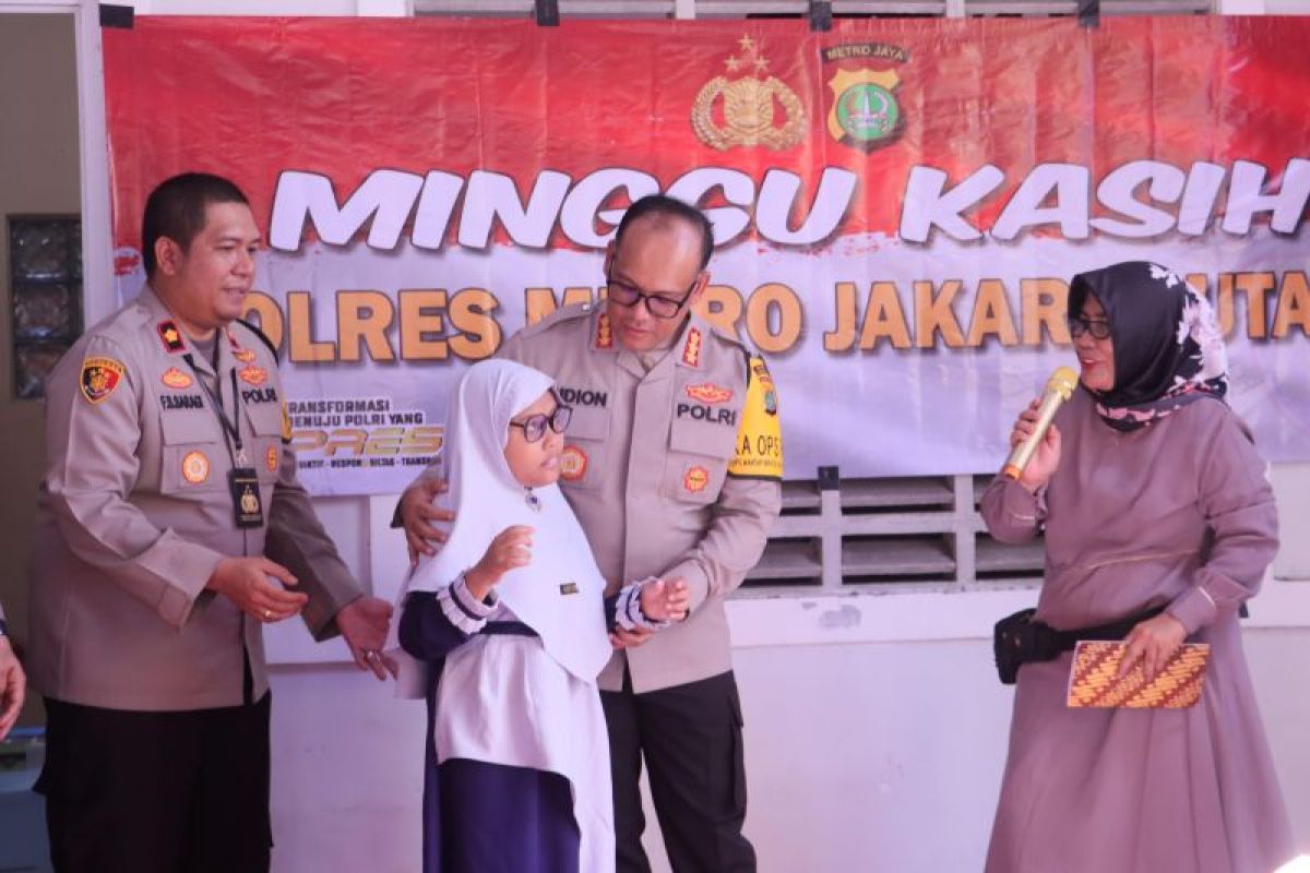 Ramadhan, polisi salurkan Al Quran untuk penyandang disabilitas