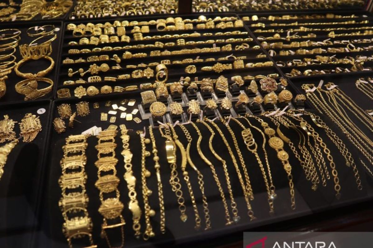 Harga emas Antam bertahan Rp1,321 juta per gram