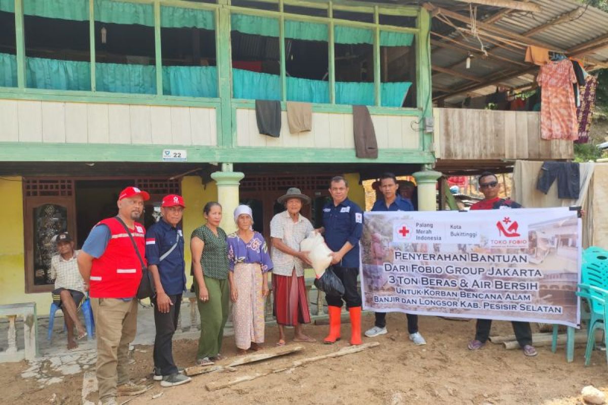 PMI salurkan bantuan donatur untuk korban banjir di Pesisir Selatan