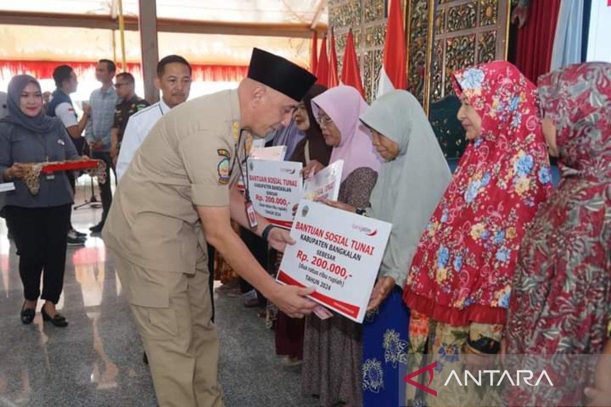 Sebanyak 1.780 keluarga di Bangkalan  terima bantuan sosial