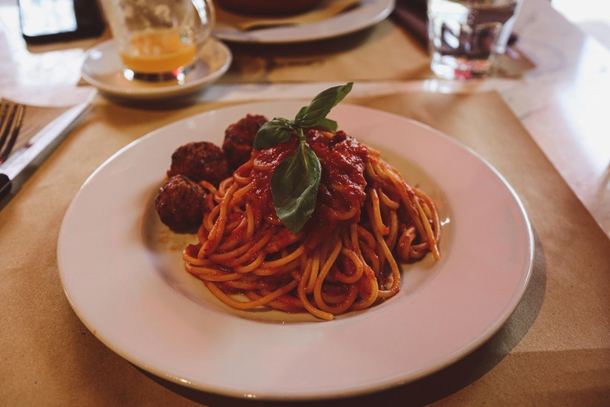 Bahan dan cara membuat spaghetti bakso untuk hidangan berbuka puasa