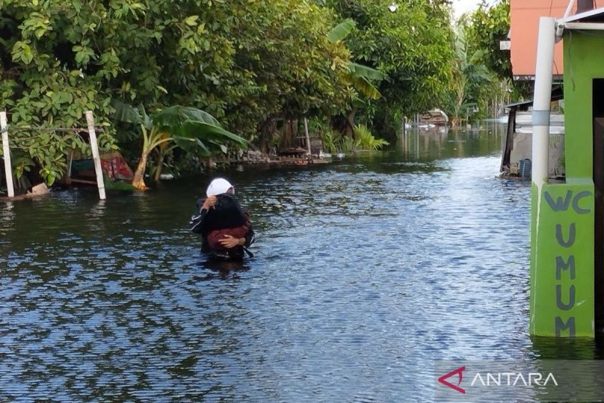 BPBD Kudus imbau warga tak beraktivitas di lokasi banjir cegah jatuhnya korban jiwa