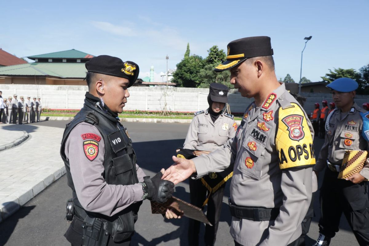 Polres berikan penghargaan kepada personel bantu balita kejang