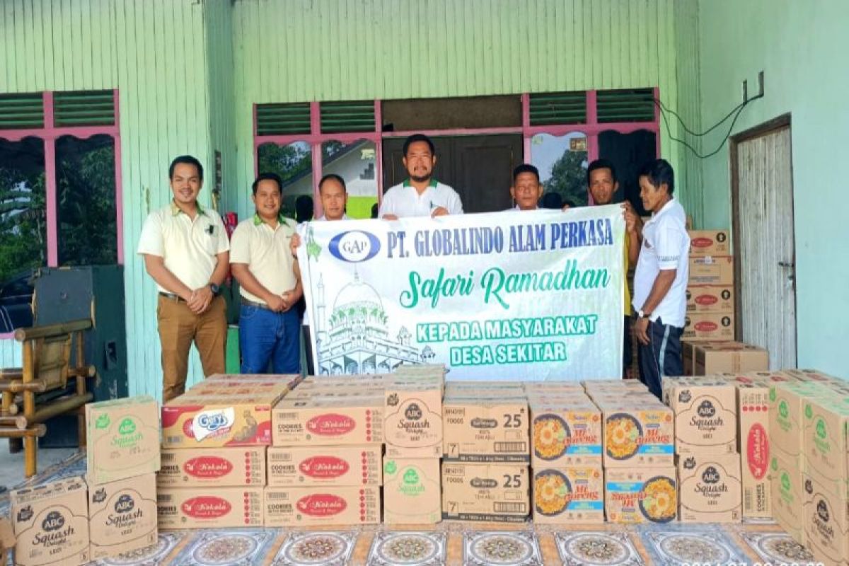 Safari Ramadhan PT Globalindo Alam Perkasa bagikan 550 paket sembako untuk masyarakat