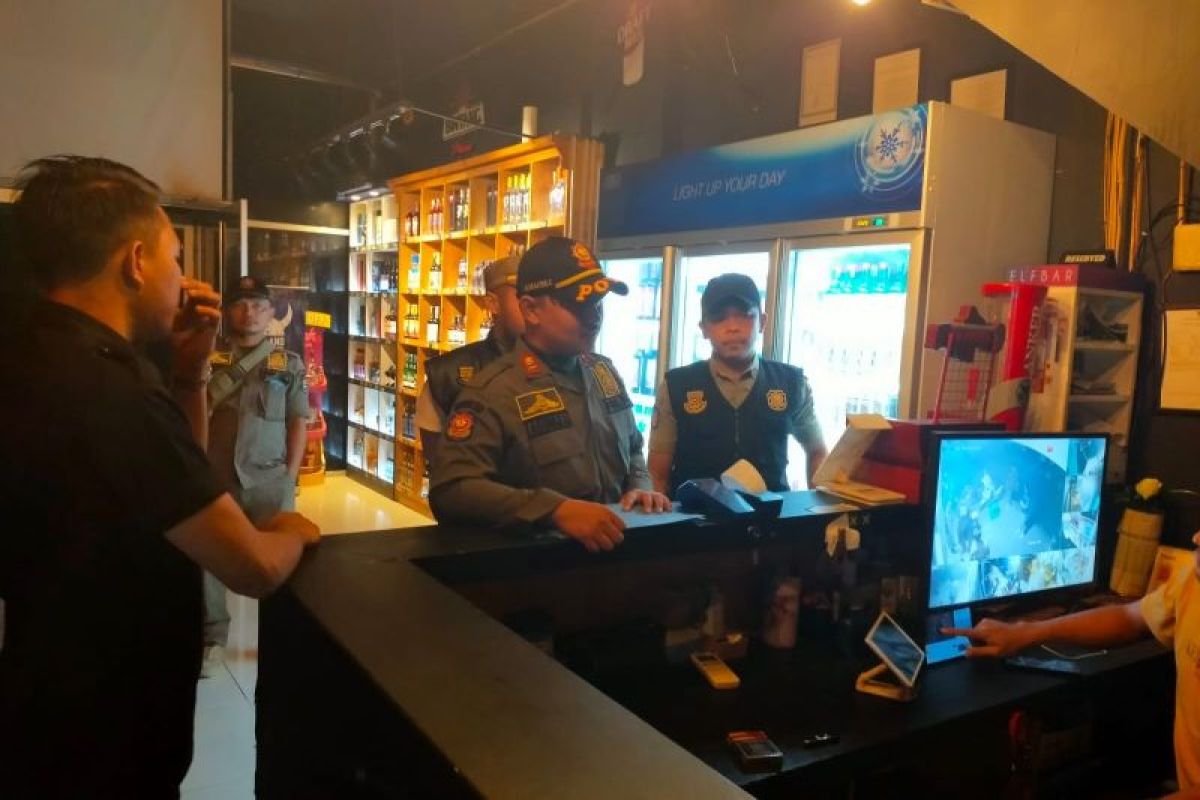 Satpol PP temukan tempat hiburan malam langgar aturan operasional