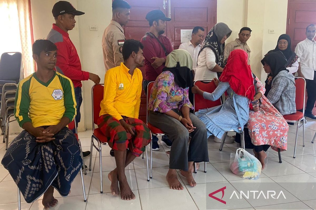 Pemkab Aceh Barat tampung sementara enam pengungsi Rohingya di kantor camat