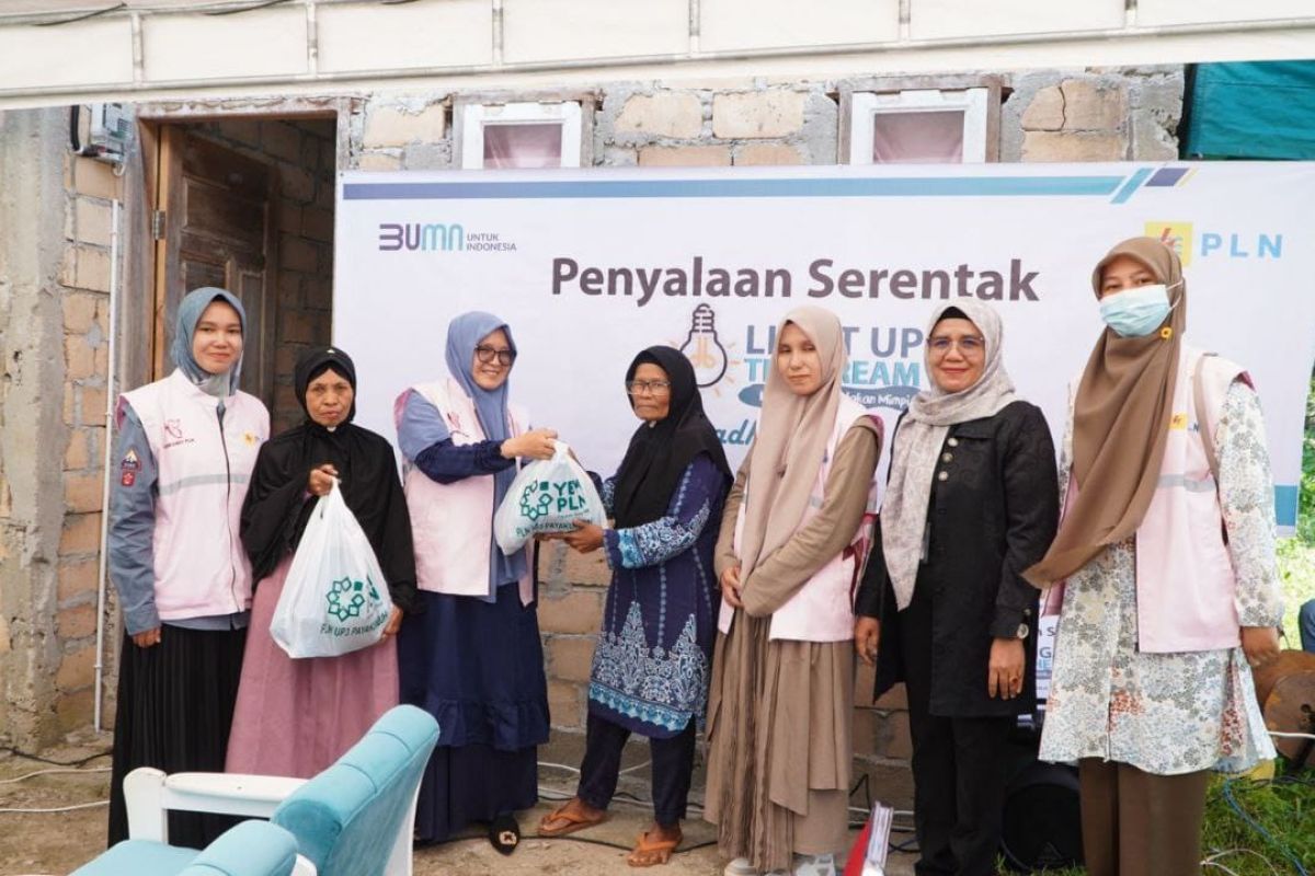 Luncurkan Program Berkah Ramadan, YBM PLN Bahagiakan Ratusan Mustahik