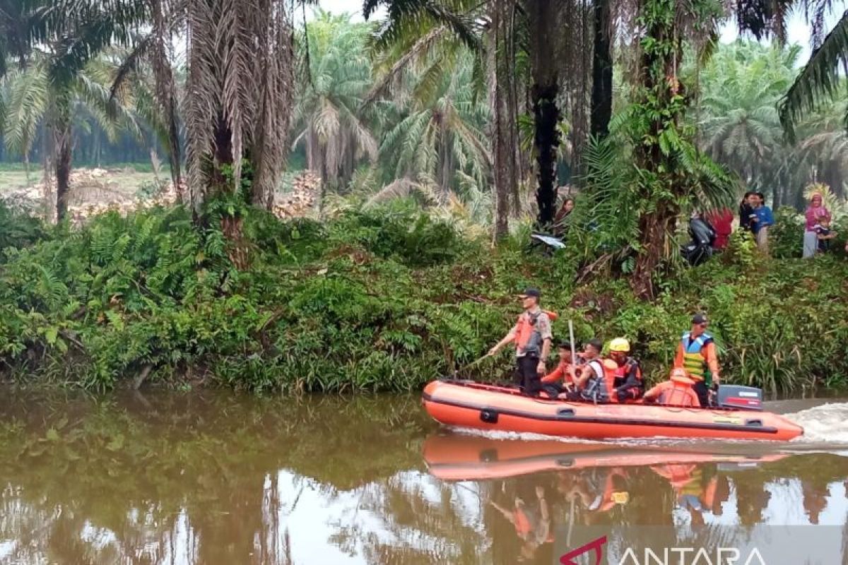 SAR gabungan cari orang hilang di Belitung Timur saat mencari ikan di sungai