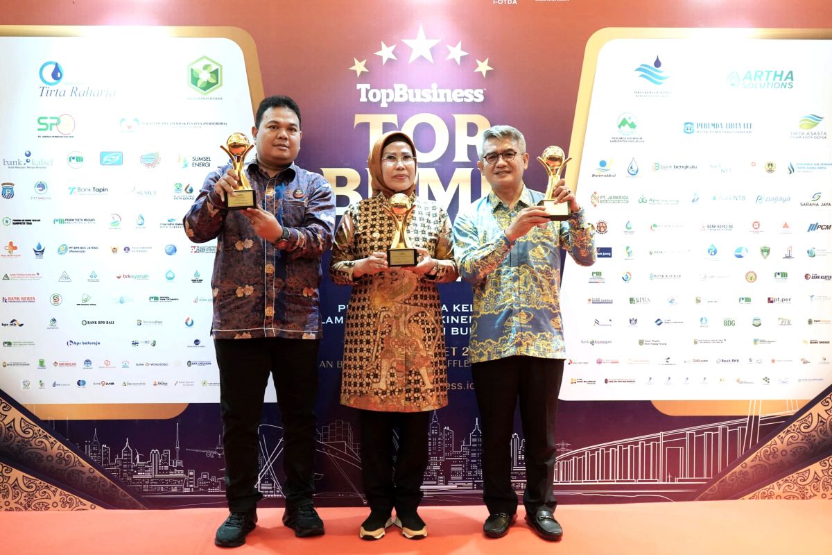 Bupati dan BUMD Serang raih penghargaan pada BUMD Award 2024