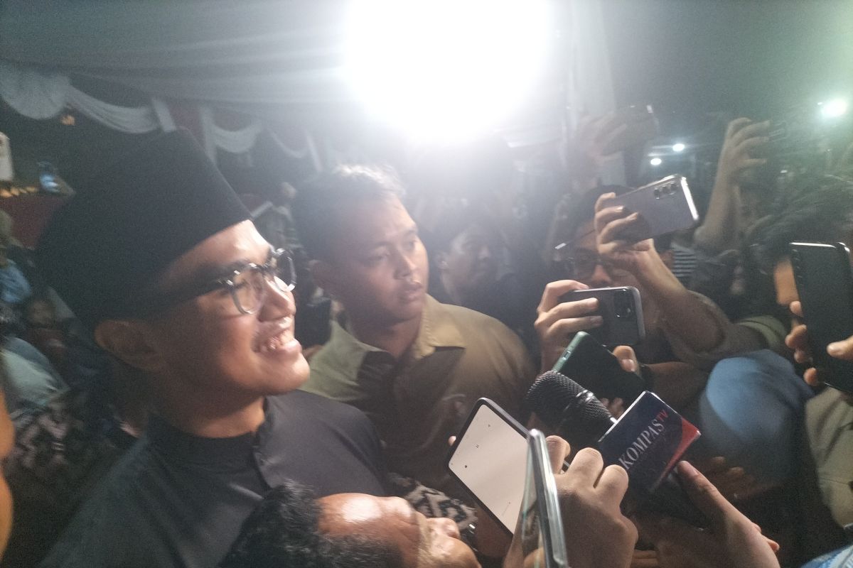 Kaesang bereaksi ketika ditanya soal PSI tidak lolos ke Senayan