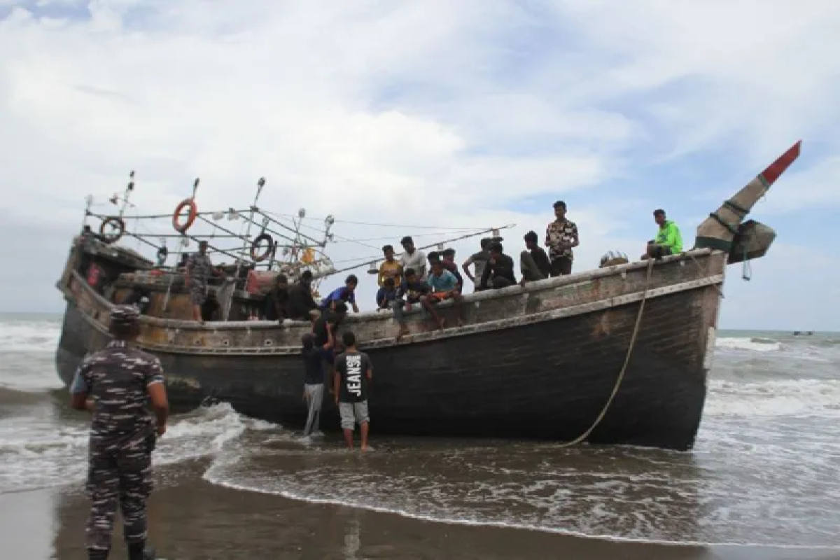Panglima Laot minta nelayan selamatkan Rohingya di perairan Aceh