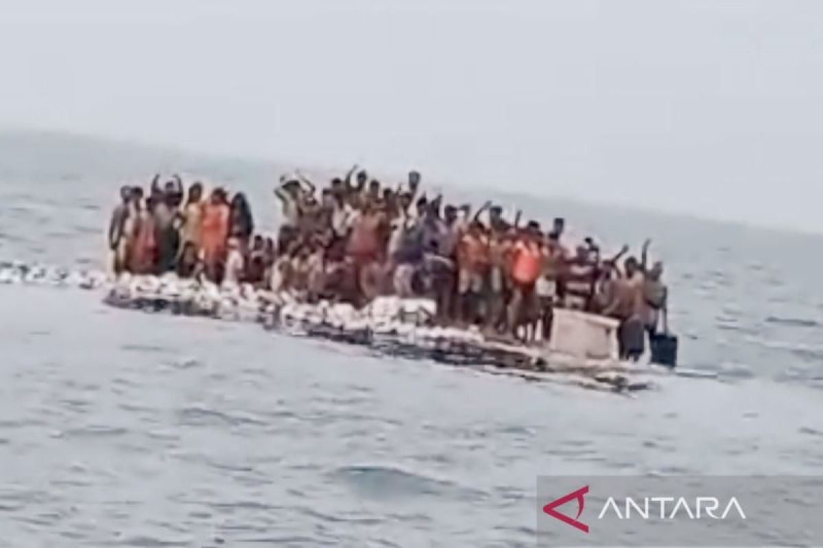 Kapal pengangkut Rohingya diduga terbalik di perairan Aceh Barat