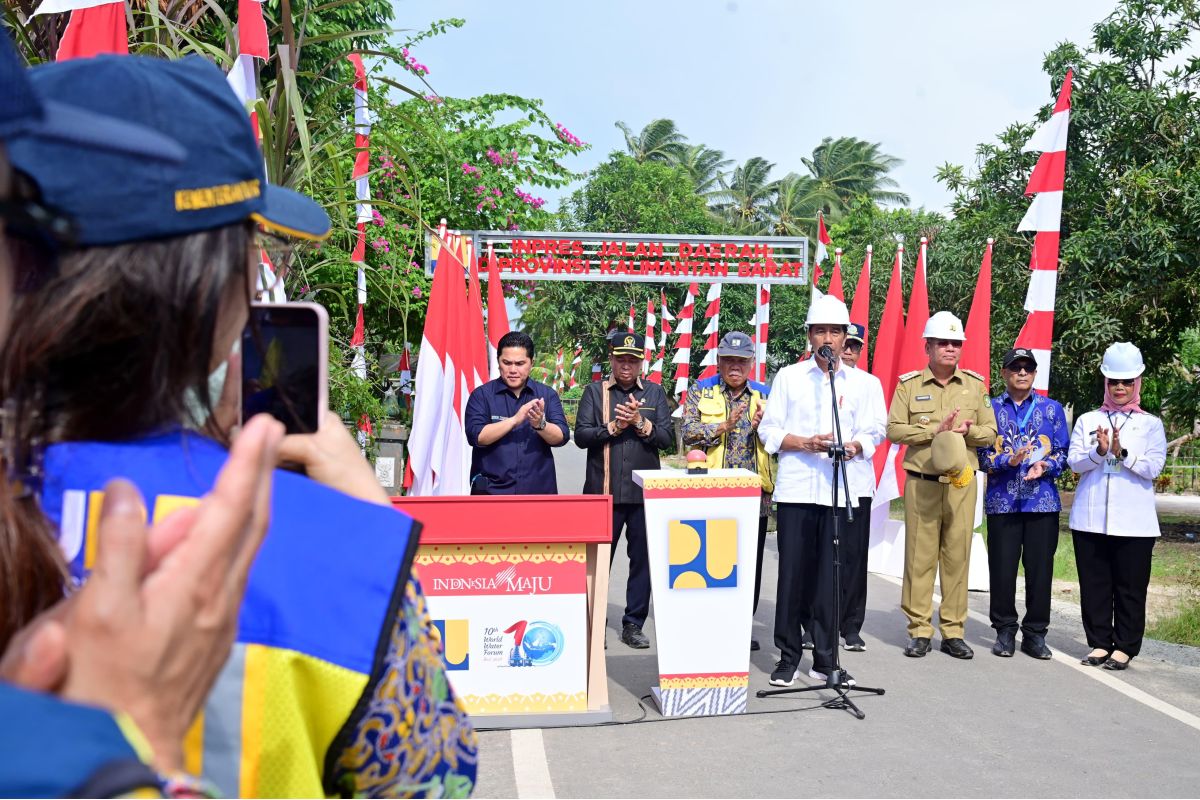 Presiden Jokowi resmikan 24 ruas jalan senilai Rp648 miliar di Kalbar