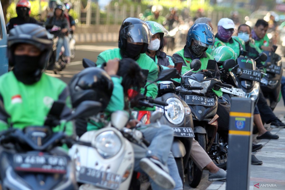 Govt preparing policy to protect online motorcycle taxi drivers