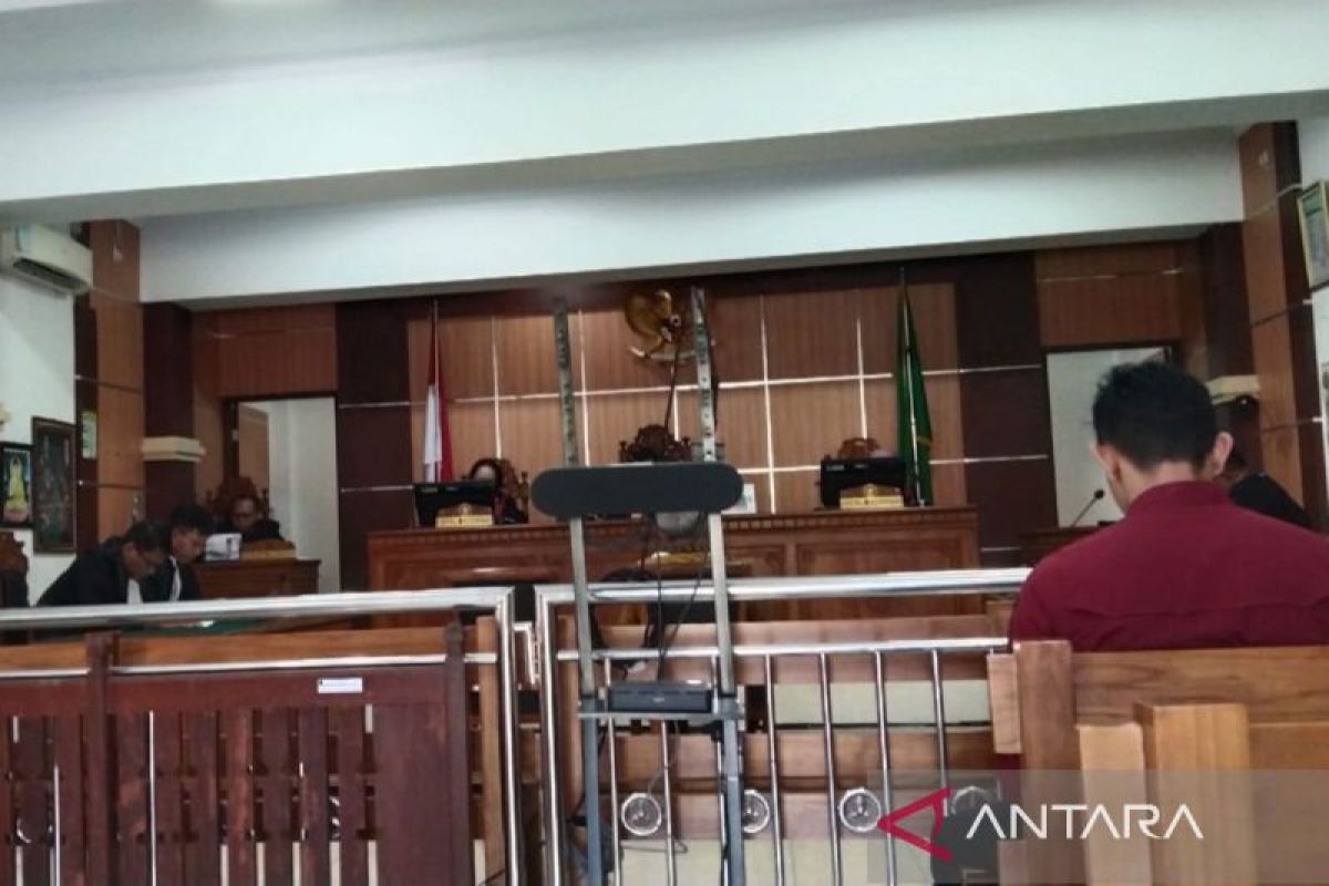 Jaksa minta Hakim PN Purwokerto menahan oknum advokat