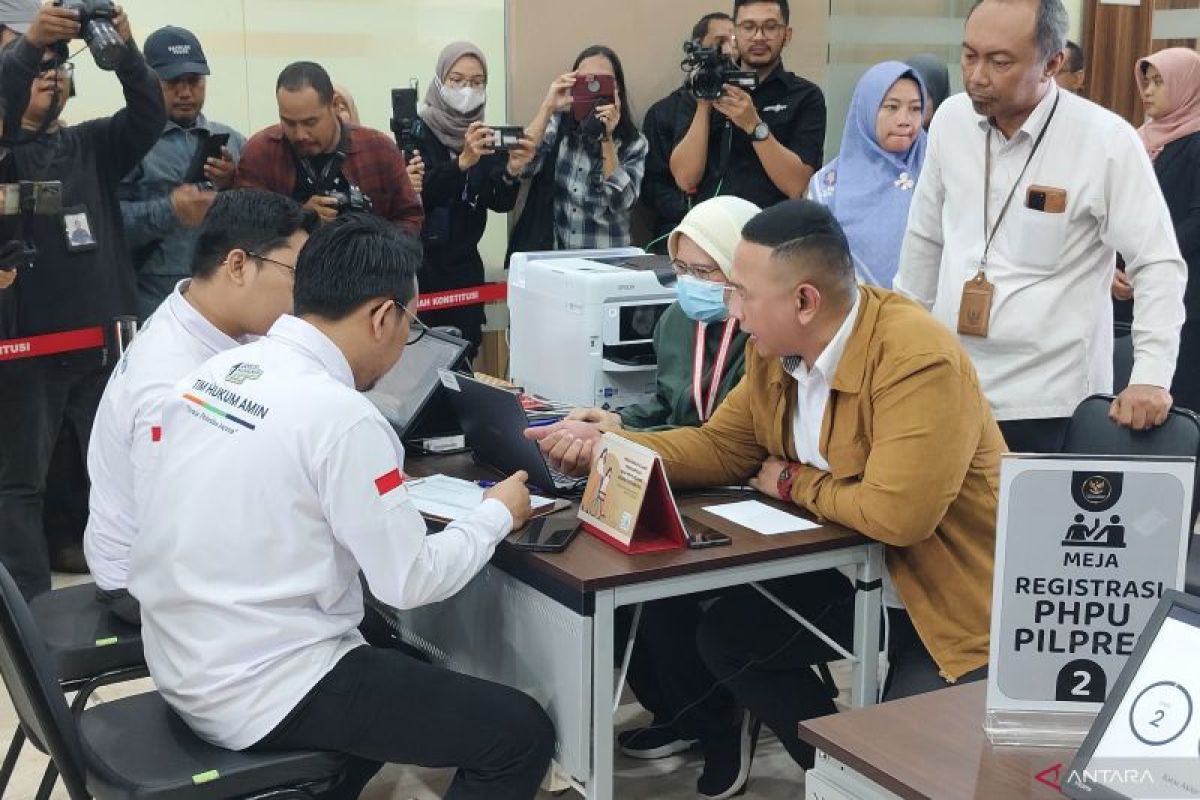 Tim hukum Anies-Muhaimin resmi daftarkan gugatan pemilu di MK