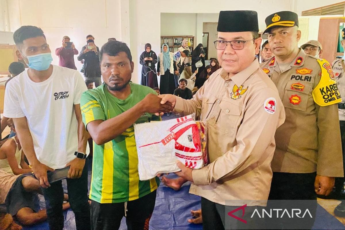 Pemkab Aceh Barat tampung sementara pengungsi Rohingya di gedung PMI