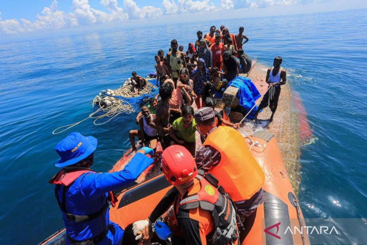 SAR temukan 69 imigran Rohingya korban kapal karam di laut Aceh