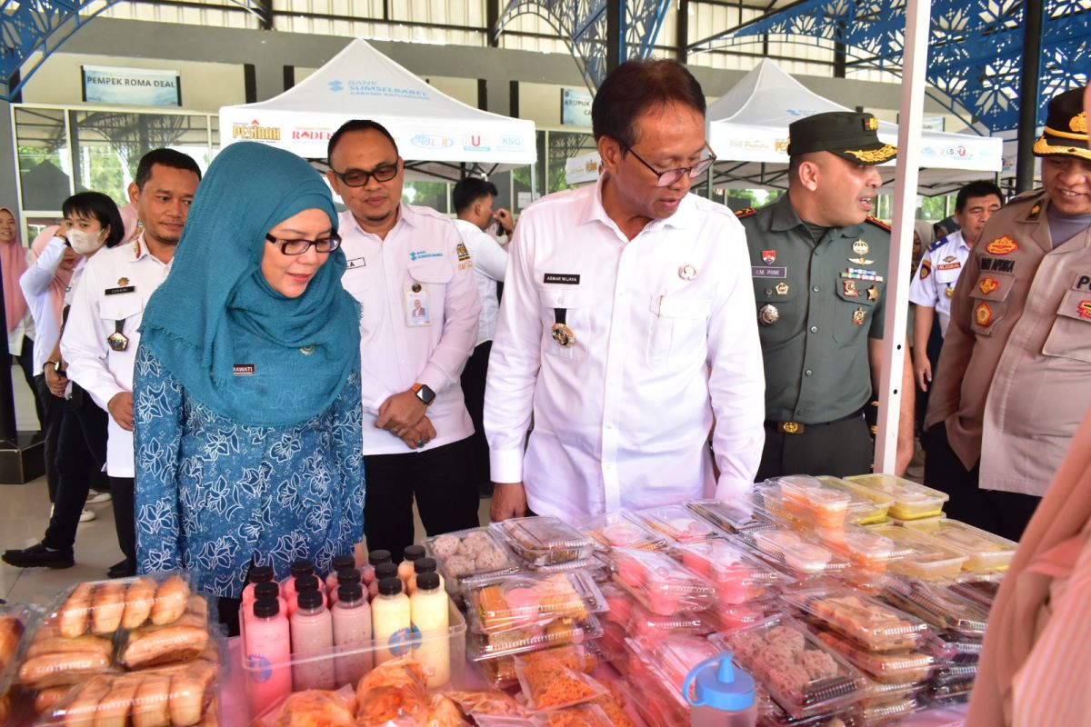 Berburu takjil di TSE Kayuagung bayar pakai QRIS