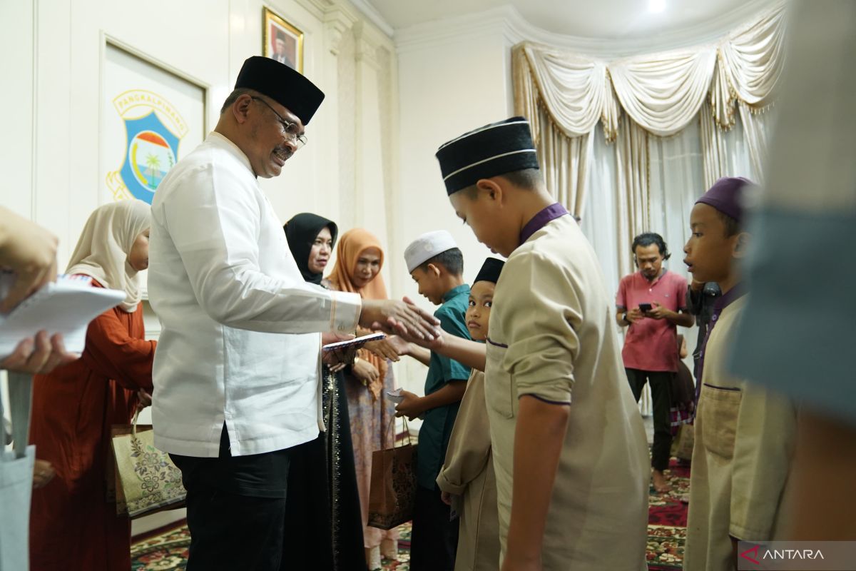 Pj Gubernur Babel: Salah satu amalan di bulan Ramadhan dengan membahagiakan anak yatim