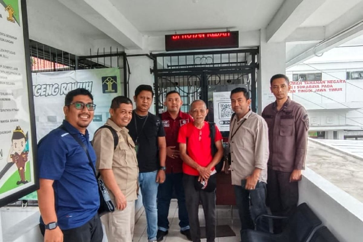 Kejati Sumbar menangkap terpidana korupsi Mentawai di Surabaya
