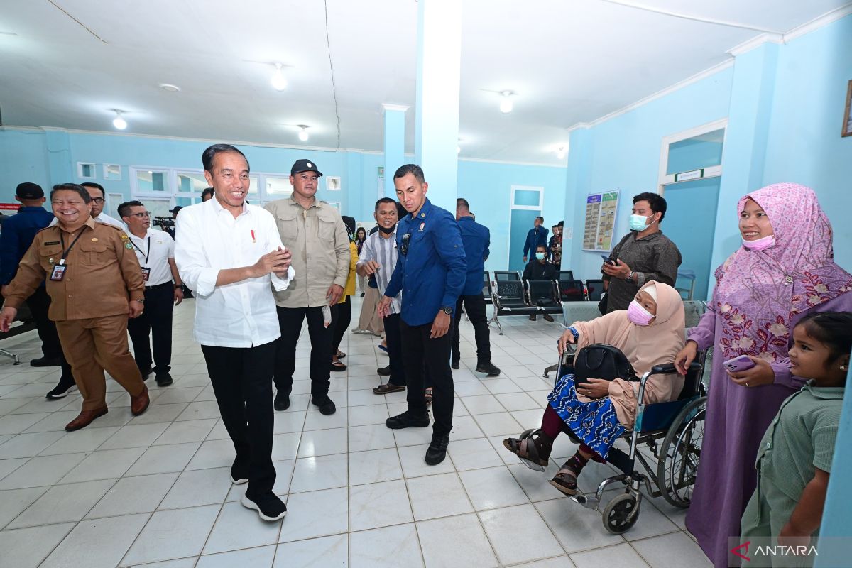 Presiden Jokowi tinjau layanan BPJS Kesehatan di RSUD Sekadau
