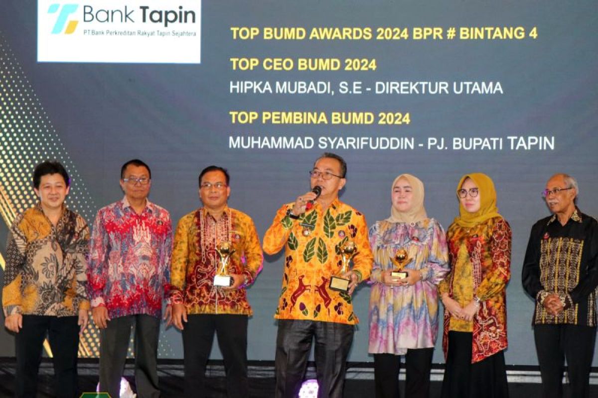 Pj Bupati Tapin raih Top Pembina BUMD Award 2024