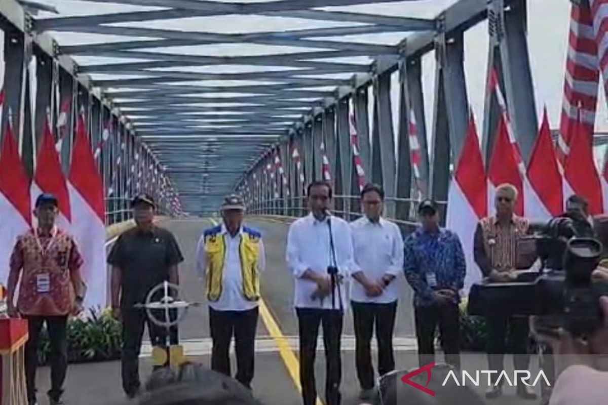 Duplikasi Jembatan Kapuas I dongkrak konektivitas daerah, beber Presiden
