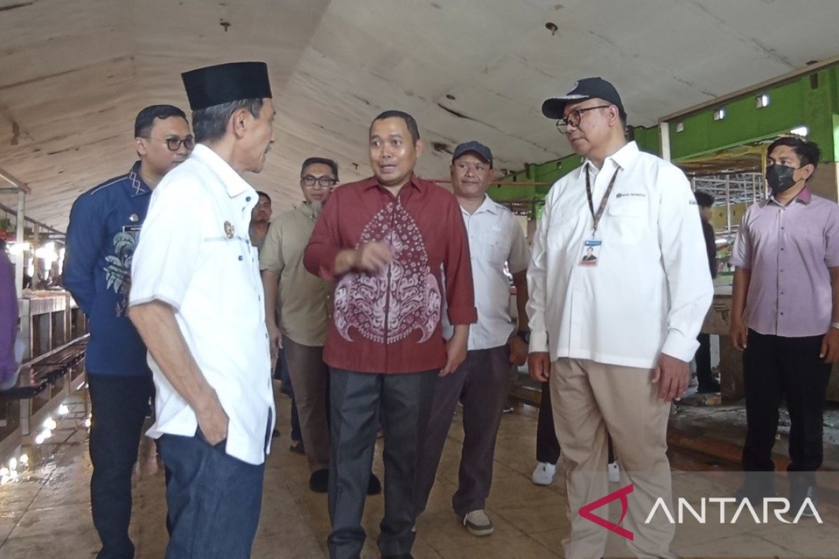 Bupati Gorontalo tinjau harga kebutuhan pokok