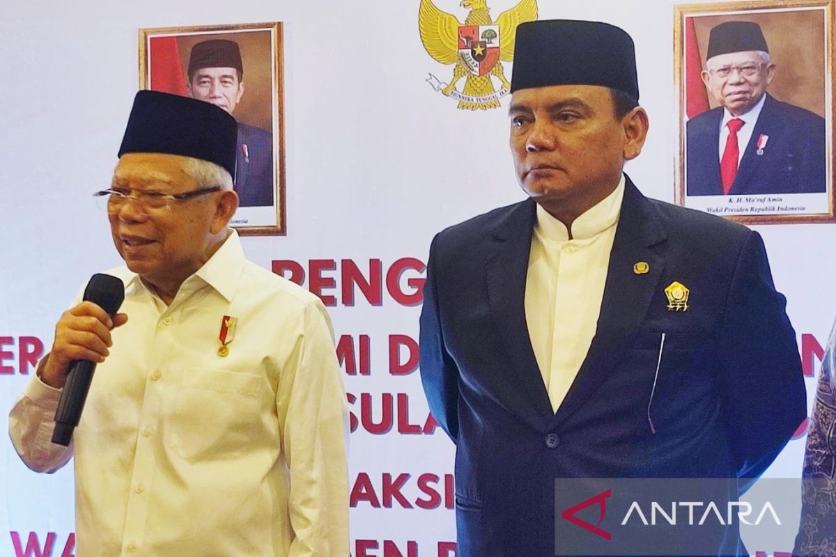 VP Amin officiates SE Sulawesi's Islamic economy and finance committee