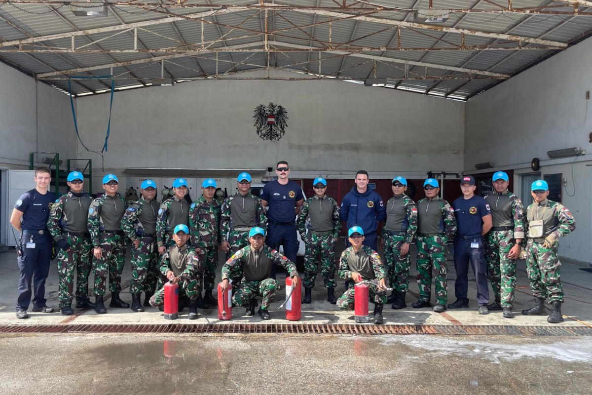 Prajurit Garuda laksanakan latihan penanggulangan kebakaran