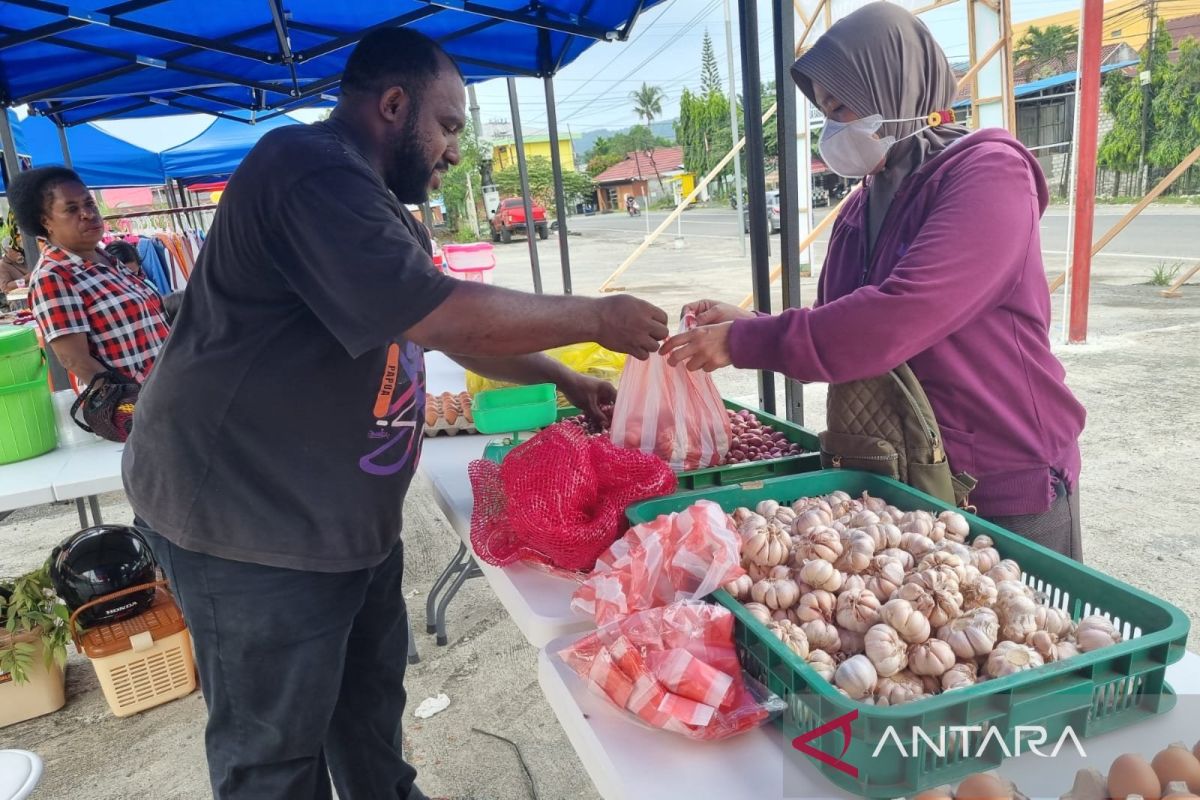 Dekranasda Manokwari berdayakan UMKM melalui Pasar Ramadhan