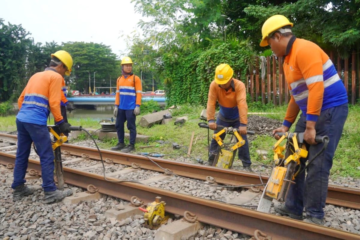 PT KAI Daop 8 Surabaya intensifkan perawatan jalur jelang Lebaran