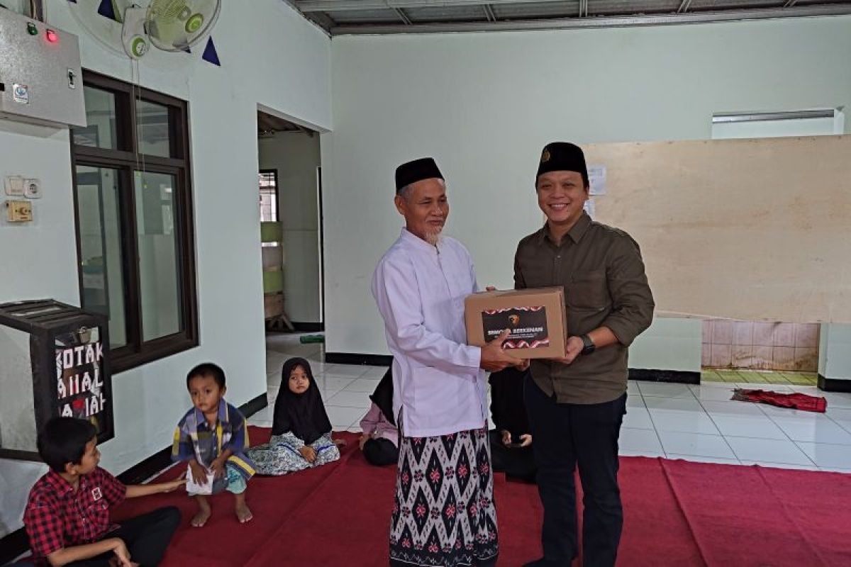 Polresta Tangerang berbagi paket sembako untuk anak yatim