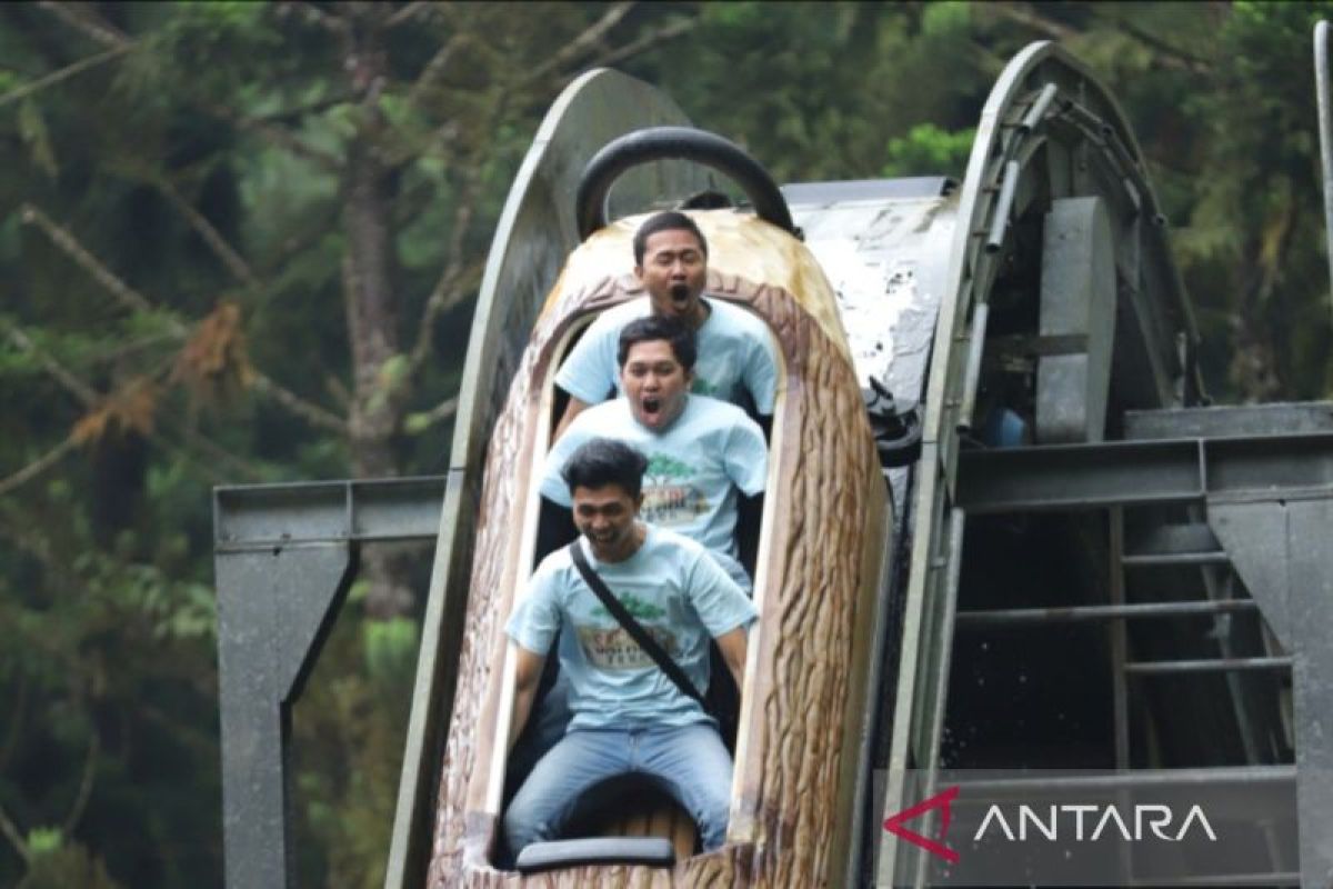 Sensasi ngabuburit asyik di wahana permainan Taman Safari Bogor