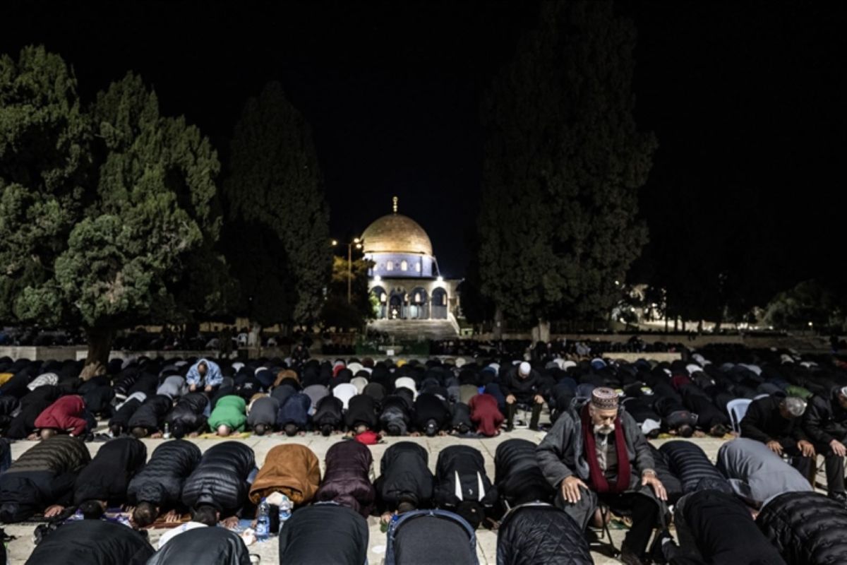 Alhamdulillah, 50.000 warga Palestina tarawih di Masjid Al-Aqsa, meski dibatasi Israel