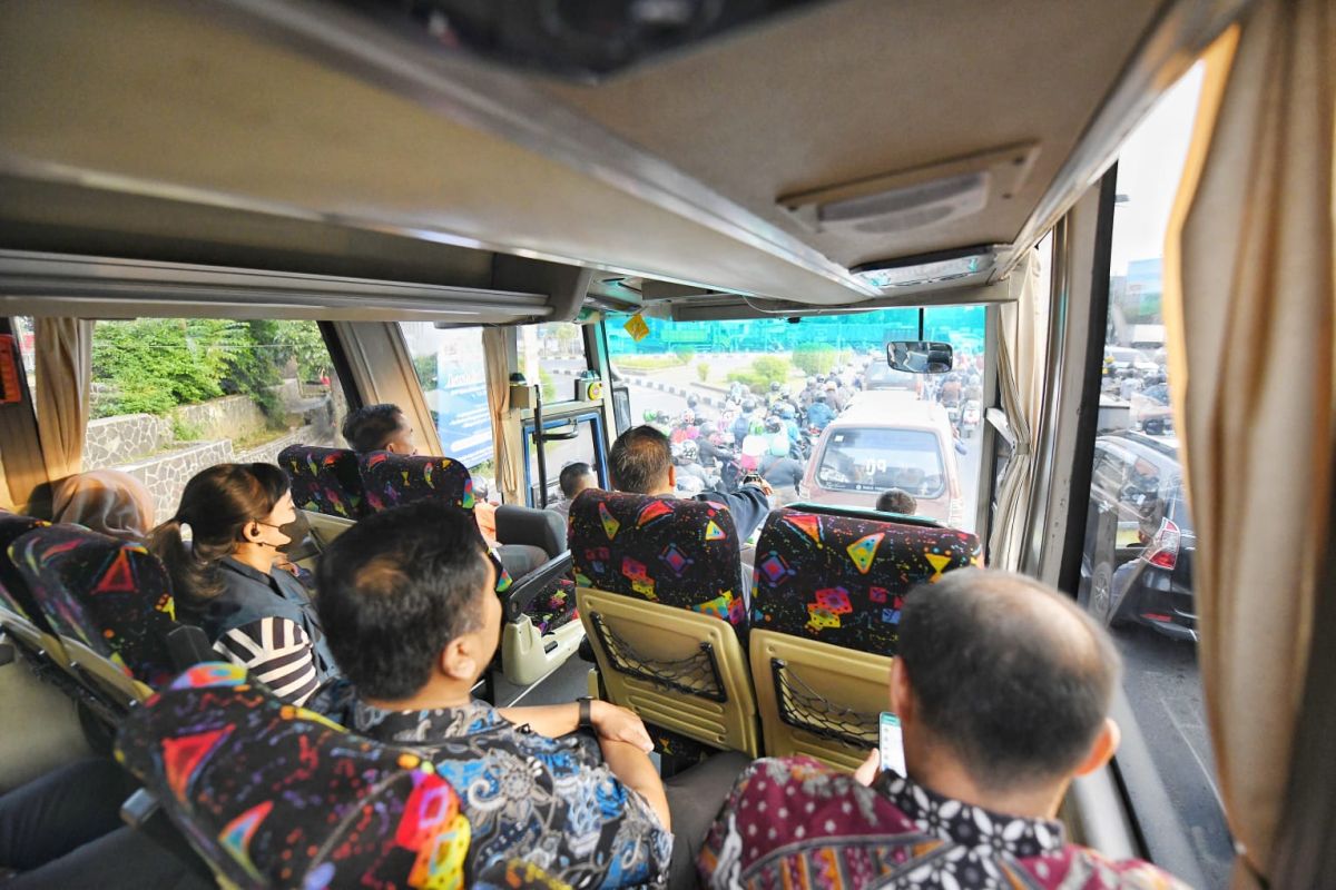 Penjabat Gubernur Jabar siapkan skema agar ASN gunakan bus tiap Jumat