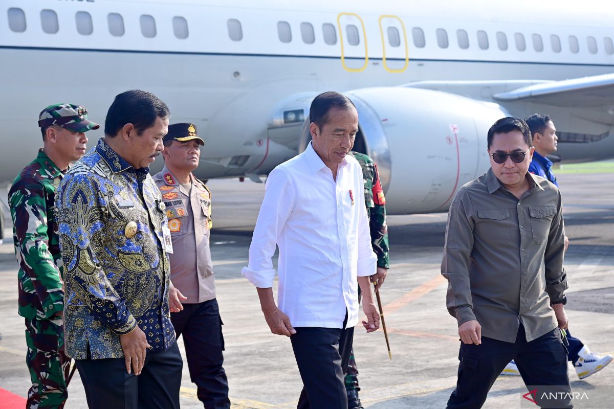 Presiden Joko Widodo tiba di Semarang untuk tinjau banjir di Demak